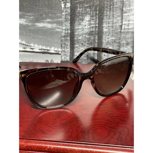 Suzy Levian‎ Women\'s Brown Sunglasses